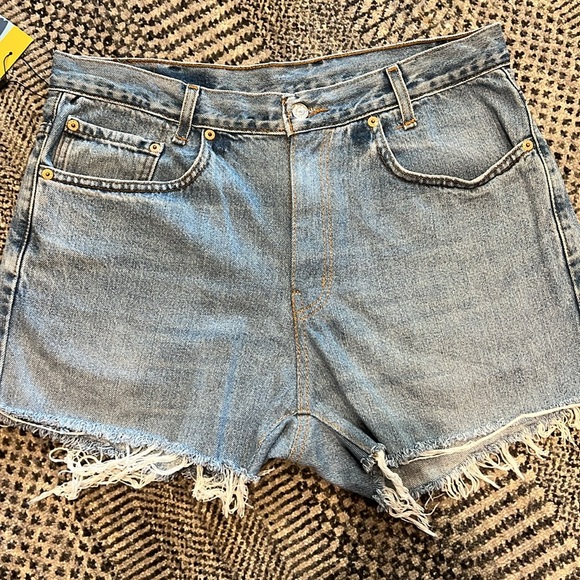 Vintage Levi jean shorts redone size 8-9 - Picture 6 of 6